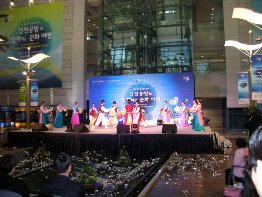 Dancers at Incheon Airport