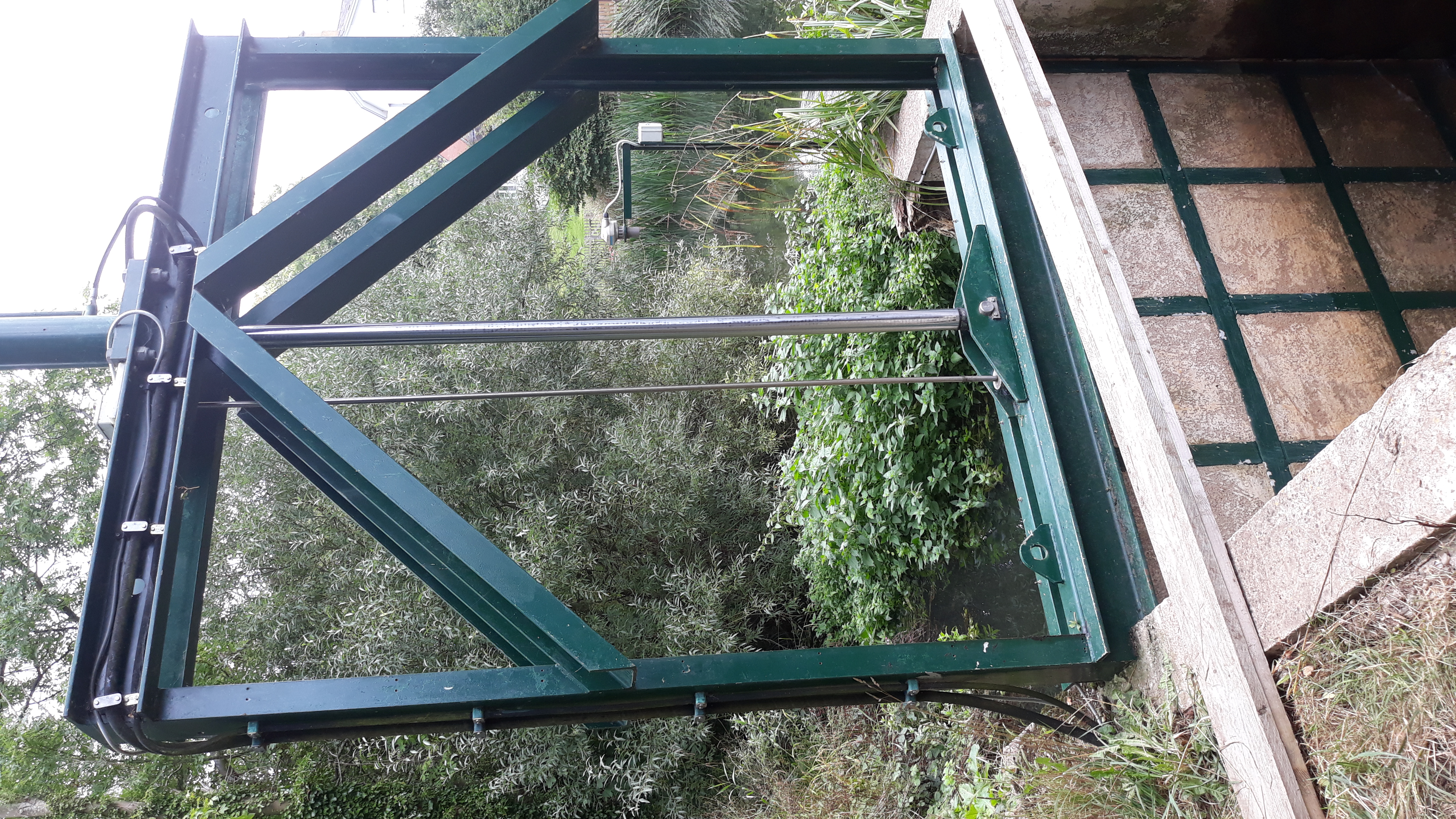 Turbine sluice gate